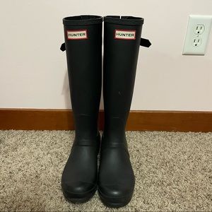 Hunter matte black rain boots. Size 7!